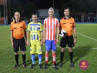 
<a style='margin-left: 5px;' class='btn btn-xs btn-social btn-facebook' href='https://www.facebook.com/sharer/sharer.php?u=https://boladovale.com.br/imgs/800-800-90/conteudo/fotos/1190/img6934.jpg' rel='popup' data-width='500' data-height='400'><i class='fa fa-facebook'></i>Compartilhar <span class='hidden-xs'>no Facebook</span>
</a> 
<a class='btn btn-default btn-xs' target='_blank' href='imgs/800-800-90/conteudo/fotos/1190/img6934.jpg'>
<span class='glyphicon glyphicon-cloud-download'></span> Salvar
</a> 
<span></span>