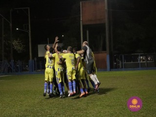 
<a style='margin-left: 5px;' class='btn btn-xs btn-social btn-facebook' href='https://www.facebook.com/sharer/sharer.php?u=https://boladovale.com.br/imgs/800-800-90/conteudo/fotos/1190/mg7067.jpg' rel='popup' data-width='500' data-height='400'><i class='fa fa-facebook'></i>Compartilhar <span class='hidden-xs'>no Facebook</span>
</a> 
<a class='btn btn-default btn-xs' target='_blank' href='imgs/800-800-90/conteudo/fotos/1190/mg7067.jpg'>
<span class='glyphicon glyphicon-cloud-download'></span> Salvar
</a> 
<span></span>