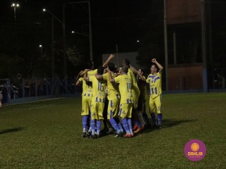 
<a style='margin-left: 5px;' class='btn btn-xs btn-social btn-facebook' href='https://www.facebook.com/sharer/sharer.php?u=https://boladovale.com.br/imgs/800-800-90/conteudo/fotos/1190/mg7069.jpg' rel='popup' data-width='500' data-height='400'><i class='fa fa-facebook'></i>Compartilhar <span class='hidden-xs'>no Facebook</span>
</a> 
<a class='btn btn-default btn-xs' target='_blank' href='imgs/800-800-90/conteudo/fotos/1190/mg7069.jpg'>
<span class='glyphicon glyphicon-cloud-download'></span> Salvar
</a> 
<span></span>
