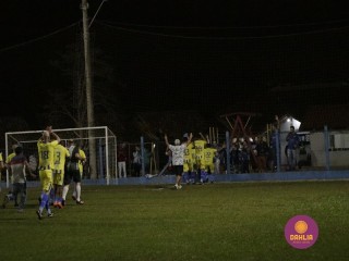 
<a style='margin-left: 5px;' class='btn btn-xs btn-social btn-facebook' href='https://www.facebook.com/sharer/sharer.php?u=https://boladovale.com.br/imgs/800-800-90/conteudo/fotos/1190/mg7079.jpg' rel='popup' data-width='500' data-height='400'><i class='fa fa-facebook'></i>Compartilhar <span class='hidden-xs'>no Facebook</span>
</a> 
<a class='btn btn-default btn-xs' target='_blank' href='imgs/800-800-90/conteudo/fotos/1190/mg7079.jpg'>
<span class='glyphicon glyphicon-cloud-download'></span> Salvar
</a> 
<span></span>