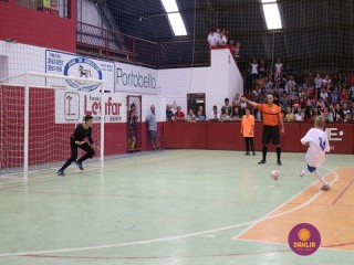 
<a style='margin-left: 5px;' class='btn btn-xs btn-social btn-facebook' href='https://www.facebook.com/sharer/sharer.php?u=https://boladovale.com.br/imgs/800-800-90/conteudo/fotos/1283/img2533.jpg' rel='popup' data-width='500' data-height='400'><i class='fa fa-facebook'></i>Compartilhar <span class='hidden-xs'>no Facebook</span>
</a> 
<a class='btn btn-default btn-xs' target='_blank' href='imgs/800-800-90/conteudo/fotos/1283/img2533.jpg'>
<span class='glyphicon glyphicon-cloud-download'></span> Salvar
</a> 
<span></span>
