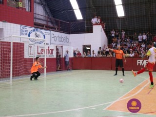 
<a style='margin-left: 5px;' class='btn btn-xs btn-social btn-facebook' href='https://www.facebook.com/sharer/sharer.php?u=https://boladovale.com.br/imgs/800-800-90/conteudo/fotos/1283/img2542.jpg' rel='popup' data-width='500' data-height='400'><i class='fa fa-facebook'></i>Compartilhar <span class='hidden-xs'>no Facebook</span>
</a> 
<a class='btn btn-default btn-xs' target='_blank' href='imgs/800-800-90/conteudo/fotos/1283/img2542.jpg'>
<span class='glyphicon glyphicon-cloud-download'></span> Salvar
</a> 
<span></span>