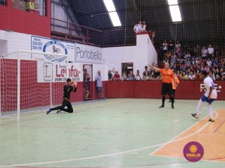
<a style='margin-left: 5px;' class='btn btn-xs btn-social btn-facebook' href='https://www.facebook.com/sharer/sharer.php?u=https://boladovale.com.br/imgs/800-800-90/conteudo/fotos/1283/img2552.jpg' rel='popup' data-width='500' data-height='400'><i class='fa fa-facebook'></i>Compartilhar <span class='hidden-xs'>no Facebook</span>
</a> 
<a class='btn btn-default btn-xs' target='_blank' href='imgs/800-800-90/conteudo/fotos/1283/img2552.jpg'>
<span class='glyphicon glyphicon-cloud-download'></span> Salvar
</a> 
<span></span>