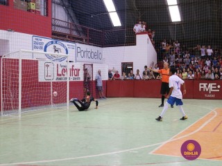 
<a style='margin-left: 5px;' class='btn btn-xs btn-social btn-facebook' href='https://www.facebook.com/sharer/sharer.php?u=https://boladovale.com.br/imgs/800-800-90/conteudo/fotos/1283/img2555.jpg' rel='popup' data-width='500' data-height='400'><i class='fa fa-facebook'></i>Compartilhar <span class='hidden-xs'>no Facebook</span>
</a> 
<a class='btn btn-default btn-xs' target='_blank' href='imgs/800-800-90/conteudo/fotos/1283/img2555.jpg'>
<span class='glyphicon glyphicon-cloud-download'></span> Salvar
</a> 
<span></span>