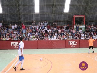 
<a style='margin-left: 5px;' class='btn btn-xs btn-social btn-facebook' href='https://www.facebook.com/sharer/sharer.php?u=https://boladovale.com.br/imgs/800-800-90/conteudo/fotos/1283/img2557.jpg' rel='popup' data-width='500' data-height='400'><i class='fa fa-facebook'></i>Compartilhar <span class='hidden-xs'>no Facebook</span>
</a> 
<a class='btn btn-default btn-xs' target='_blank' href='imgs/800-800-90/conteudo/fotos/1283/img2557.jpg'>
<span class='glyphicon glyphicon-cloud-download'></span> Salvar
</a> 
<span></span>