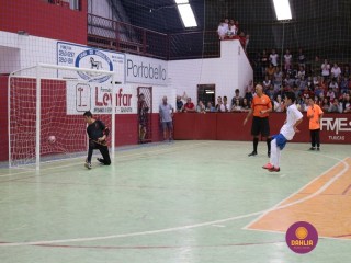 
<a style='margin-left: 5px;' class='btn btn-xs btn-social btn-facebook' href='https://www.facebook.com/sharer/sharer.php?u=https://boladovale.com.br/imgs/800-800-90/conteudo/fotos/1283/img2568.jpg' rel='popup' data-width='500' data-height='400'><i class='fa fa-facebook'></i>Compartilhar <span class='hidden-xs'>no Facebook</span>
</a> 
<a class='btn btn-default btn-xs' target='_blank' href='imgs/800-800-90/conteudo/fotos/1283/img2568.jpg'>
<span class='glyphicon glyphicon-cloud-download'></span> Salvar
</a> 
<span></span>