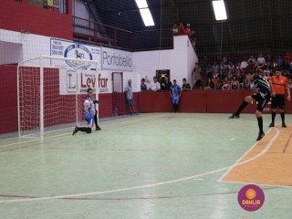 
<a style='margin-left: 5px;' class='btn btn-xs btn-social btn-facebook' href='https://www.facebook.com/sharer/sharer.php?u=https://boladovale.com.br/imgs/800-800-90/conteudo/fotos/1283/img2718.jpg' rel='popup' data-width='500' data-height='400'><i class='fa fa-facebook'></i>Compartilhar <span class='hidden-xs'>no Facebook</span>
</a> 
<a class='btn btn-default btn-xs' target='_blank' href='imgs/800-800-90/conteudo/fotos/1283/img2718.jpg'>
<span class='glyphicon glyphicon-cloud-download'></span> Salvar
</a> 
<span></span>