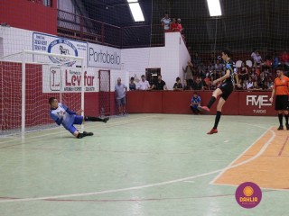 
<a style='margin-left: 5px;' class='btn btn-xs btn-social btn-facebook' href='https://www.facebook.com/sharer/sharer.php?u=https://boladovale.com.br/imgs/800-800-90/conteudo/fotos/1283/img2750.jpg' rel='popup' data-width='500' data-height='400'><i class='fa fa-facebook'></i>Compartilhar <span class='hidden-xs'>no Facebook</span>
</a> 
<a class='btn btn-default btn-xs' target='_blank' href='imgs/800-800-90/conteudo/fotos/1283/img2750.jpg'>
<span class='glyphicon glyphicon-cloud-download'></span> Salvar
</a> 
<span></span>
