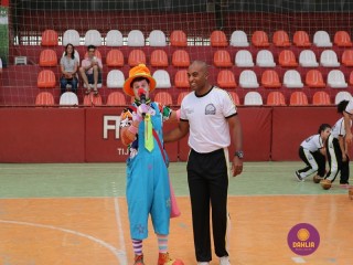 
<a style='margin-left: 5px;' class='btn btn-xs btn-social btn-facebook' href='https://www.facebook.com/sharer/sharer.php?u=https://boladovale.com.br/imgs/800-800-90/conteudo/fotos/1299/img7047.jpg' rel='popup' data-width='500' data-height='400'><i class='fa fa-facebook'></i>Compartilhar <span class='hidden-xs'>no Facebook</span>
</a> 
<a class='btn btn-default btn-xs' target='_blank' href='imgs/800-800-90/conteudo/fotos/1299/img7047.jpg'>
<span class='glyphicon glyphicon-cloud-download'></span> Salvar
</a> 
<span></span>