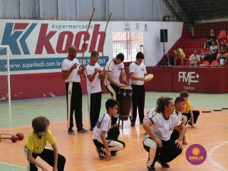 
<a style='margin-left: 5px;' class='btn btn-xs btn-social btn-facebook' href='https://www.facebook.com/sharer/sharer.php?u=https://boladovale.com.br/imgs/800-800-90/conteudo/fotos/1299/img7078.jpg' rel='popup' data-width='500' data-height='400'><i class='fa fa-facebook'></i>Compartilhar <span class='hidden-xs'>no Facebook</span>
</a> 
<a class='btn btn-default btn-xs' target='_blank' href='imgs/800-800-90/conteudo/fotos/1299/img7078.jpg'>
<span class='glyphicon glyphicon-cloud-download'></span> Salvar
</a> 
<span></span>