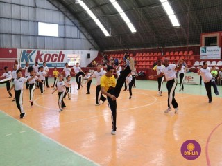 
<a style='margin-left: 5px;' class='btn btn-xs btn-social btn-facebook' href='https://www.facebook.com/sharer/sharer.php?u=https://boladovale.com.br/imgs/800-800-90/conteudo/fotos/1299/img7084.jpg' rel='popup' data-width='500' data-height='400'><i class='fa fa-facebook'></i>Compartilhar <span class='hidden-xs'>no Facebook</span>
</a> 
<a class='btn btn-default btn-xs' target='_blank' href='imgs/800-800-90/conteudo/fotos/1299/img7084.jpg'>
<span class='glyphicon glyphicon-cloud-download'></span> Salvar
</a> 
<span></span>
