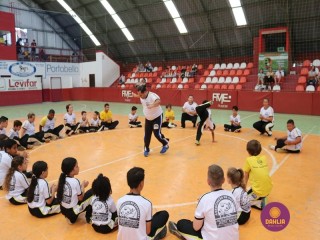 
<a style='margin-left: 5px;' class='btn btn-xs btn-social btn-facebook' href='https://www.facebook.com/sharer/sharer.php?u=https://boladovale.com.br/imgs/800-800-90/conteudo/fotos/1299/img7095.jpg' rel='popup' data-width='500' data-height='400'><i class='fa fa-facebook'></i>Compartilhar <span class='hidden-xs'>no Facebook</span>
</a> 
<a class='btn btn-default btn-xs' target='_blank' href='imgs/800-800-90/conteudo/fotos/1299/img7095.jpg'>
<span class='glyphicon glyphicon-cloud-download'></span> Salvar
</a> 
<span></span>