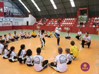 
<a style='margin-left: 5px;' class='btn btn-xs btn-social btn-facebook' href='https://www.facebook.com/sharer/sharer.php?u=https://boladovale.com.br/imgs/800-800-90/conteudo/fotos/1299/img7096.jpg' rel='popup' data-width='500' data-height='400'><i class='fa fa-facebook'></i>Compartilhar <span class='hidden-xs'>no Facebook</span>
</a> 
<a class='btn btn-default btn-xs' target='_blank' href='imgs/800-800-90/conteudo/fotos/1299/img7096.jpg'>
<span class='glyphicon glyphicon-cloud-download'></span> Salvar
</a> 
<span></span>