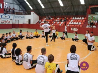 
<a style='margin-left: 5px;' class='btn btn-xs btn-social btn-facebook' href='https://www.facebook.com/sharer/sharer.php?u=https://boladovale.com.br/imgs/800-800-90/conteudo/fotos/1299/img7098.jpg' rel='popup' data-width='500' data-height='400'><i class='fa fa-facebook'></i>Compartilhar <span class='hidden-xs'>no Facebook</span>
</a> 
<a class='btn btn-default btn-xs' target='_blank' href='imgs/800-800-90/conteudo/fotos/1299/img7098.jpg'>
<span class='glyphicon glyphicon-cloud-download'></span> Salvar
</a> 
<span></span>