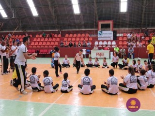 
<a style='margin-left: 5px;' class='btn btn-xs btn-social btn-facebook' href='https://www.facebook.com/sharer/sharer.php?u=https://boladovale.com.br/imgs/800-800-90/conteudo/fotos/1299/img7115.jpg' rel='popup' data-width='500' data-height='400'><i class='fa fa-facebook'></i>Compartilhar <span class='hidden-xs'>no Facebook</span>
</a> 
<a class='btn btn-default btn-xs' target='_blank' href='imgs/800-800-90/conteudo/fotos/1299/img7115.jpg'>
<span class='glyphicon glyphicon-cloud-download'></span> Salvar
</a> 
<span></span>