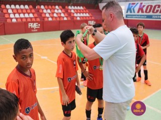 
<a style='margin-left: 5px;' class='btn btn-xs btn-social btn-facebook' href='https://www.facebook.com/sharer/sharer.php?u=https://boladovale.com.br/imgs/800-800-90/conteudo/fotos/1299/img7303.jpg' rel='popup' data-width='500' data-height='400'><i class='fa fa-facebook'></i>Compartilhar <span class='hidden-xs'>no Facebook</span>
</a> 
<a class='btn btn-default btn-xs' target='_blank' href='imgs/800-800-90/conteudo/fotos/1299/img7303.jpg'>
<span class='glyphicon glyphicon-cloud-download'></span> Salvar
</a> 
<span></span>