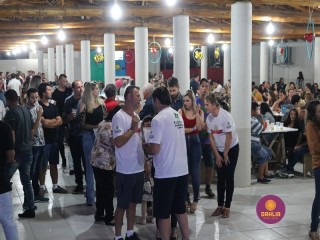 
<a style='margin-left: 5px;' class='btn btn-xs btn-social btn-facebook' href='https://www.facebook.com/sharer/sharer.php?u=https://boladovale.com.br/imgs/800-800-90/conteudo/fotos/1327/img0717.jpg' rel='popup' data-width='500' data-height='400'><i class='fa fa-facebook'></i>Compartilhar <span class='hidden-xs'>no Facebook</span>
</a> 
<a class='btn btn-default btn-xs' target='_blank' href='imgs/800-800-90/conteudo/fotos/1327/img0717.jpg'>
<span class='glyphicon glyphicon-cloud-download'></span> Salvar
</a> 
<span></span>