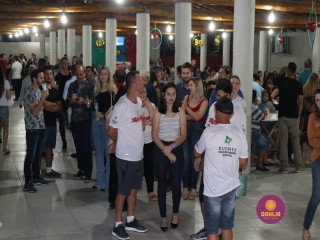 
<a style='margin-left: 5px;' class='btn btn-xs btn-social btn-facebook' href='https://www.facebook.com/sharer/sharer.php?u=https://boladovale.com.br/imgs/800-800-90/conteudo/fotos/1327/img0723.jpg' rel='popup' data-width='500' data-height='400'><i class='fa fa-facebook'></i>Compartilhar <span class='hidden-xs'>no Facebook</span>
</a> 
<a class='btn btn-default btn-xs' target='_blank' href='imgs/800-800-90/conteudo/fotos/1327/img0723.jpg'>
<span class='glyphicon glyphicon-cloud-download'></span> Salvar
</a> 
<span></span>