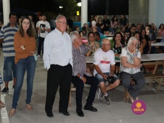 
<a style='margin-left: 5px;' class='btn btn-xs btn-social btn-facebook' href='https://www.facebook.com/sharer/sharer.php?u=https://boladovale.com.br/imgs/800-800-90/conteudo/fotos/1327/img0727.jpg' rel='popup' data-width='500' data-height='400'><i class='fa fa-facebook'></i>Compartilhar <span class='hidden-xs'>no Facebook</span>
</a> 
<a class='btn btn-default btn-xs' target='_blank' href='imgs/800-800-90/conteudo/fotos/1327/img0727.jpg'>
<span class='glyphicon glyphicon-cloud-download'></span> Salvar
</a> 
<span></span>