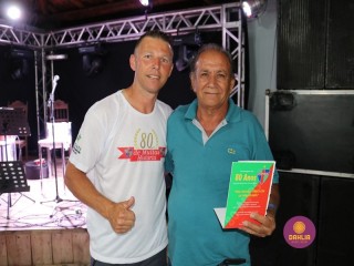 
<a style='margin-left: 5px;' class='btn btn-xs btn-social btn-facebook' href='https://www.facebook.com/sharer/sharer.php?u=https://boladovale.com.br/imgs/800-800-90/conteudo/fotos/1327/img0770.jpg' rel='popup' data-width='500' data-height='400'><i class='fa fa-facebook'></i>Compartilhar <span class='hidden-xs'>no Facebook</span>
</a> 
<a class='btn btn-default btn-xs' target='_blank' href='imgs/800-800-90/conteudo/fotos/1327/img0770.jpg'>
<span class='glyphicon glyphicon-cloud-download'></span> Salvar
</a> 
<span></span>
