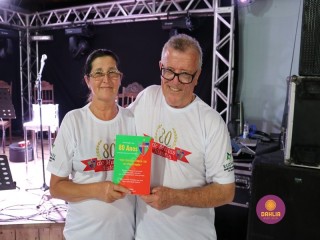 
<a style='margin-left: 5px;' class='btn btn-xs btn-social btn-facebook' href='https://www.facebook.com/sharer/sharer.php?u=https://boladovale.com.br/imgs/800-800-90/conteudo/fotos/1327/img0774.jpg' rel='popup' data-width='500' data-height='400'><i class='fa fa-facebook'></i>Compartilhar <span class='hidden-xs'>no Facebook</span>
</a> 
<a class='btn btn-default btn-xs' target='_blank' href='imgs/800-800-90/conteudo/fotos/1327/img0774.jpg'>
<span class='glyphicon glyphicon-cloud-download'></span> Salvar
</a> 
<span></span>