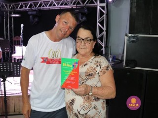 
<a style='margin-left: 5px;' class='btn btn-xs btn-social btn-facebook' href='https://www.facebook.com/sharer/sharer.php?u=https://boladovale.com.br/imgs/800-800-90/conteudo/fotos/1327/img0777.jpg' rel='popup' data-width='500' data-height='400'><i class='fa fa-facebook'></i>Compartilhar <span class='hidden-xs'>no Facebook</span>
</a> 
<a class='btn btn-default btn-xs' target='_blank' href='imgs/800-800-90/conteudo/fotos/1327/img0777.jpg'>
<span class='glyphicon glyphicon-cloud-download'></span> Salvar
</a> 
<span></span>