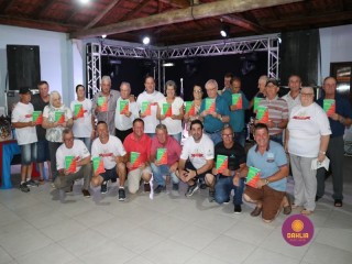 
<a style='margin-left: 5px;' class='btn btn-xs btn-social btn-facebook' href='https://www.facebook.com/sharer/sharer.php?u=https://boladovale.com.br/imgs/800-800-90/conteudo/fotos/1327/img0788.jpg' rel='popup' data-width='500' data-height='400'><i class='fa fa-facebook'></i>Compartilhar <span class='hidden-xs'>no Facebook</span>
</a> 
<a class='btn btn-default btn-xs' target='_blank' href='imgs/800-800-90/conteudo/fotos/1327/img0788.jpg'>
<span class='glyphicon glyphicon-cloud-download'></span> Salvar
</a> 
<span></span>