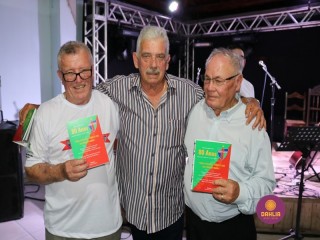
<a style='margin-left: 5px;' class='btn btn-xs btn-social btn-facebook' href='https://www.facebook.com/sharer/sharer.php?u=https://boladovale.com.br/imgs/800-800-90/conteudo/fotos/1327/img0793.jpg' rel='popup' data-width='500' data-height='400'><i class='fa fa-facebook'></i>Compartilhar <span class='hidden-xs'>no Facebook</span>
</a> 
<a class='btn btn-default btn-xs' target='_blank' href='imgs/800-800-90/conteudo/fotos/1327/img0793.jpg'>
<span class='glyphicon glyphicon-cloud-download'></span> Salvar
</a> 
<span></span>