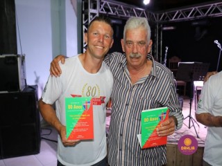 
<a style='margin-left: 5px;' class='btn btn-xs btn-social btn-facebook' href='https://www.facebook.com/sharer/sharer.php?u=https://boladovale.com.br/imgs/800-800-90/conteudo/fotos/1327/img0799.jpg' rel='popup' data-width='500' data-height='400'><i class='fa fa-facebook'></i>Compartilhar <span class='hidden-xs'>no Facebook</span>
</a> 
<a class='btn btn-default btn-xs' target='_blank' href='imgs/800-800-90/conteudo/fotos/1327/img0799.jpg'>
<span class='glyphicon glyphicon-cloud-download'></span> Salvar
</a> 
<span></span>
