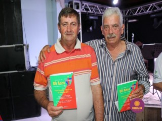 
<a style='margin-left: 5px;' class='btn btn-xs btn-social btn-facebook' href='https://www.facebook.com/sharer/sharer.php?u=https://boladovale.com.br/imgs/800-800-90/conteudo/fotos/1327/img0803.jpg' rel='popup' data-width='500' data-height='400'><i class='fa fa-facebook'></i>Compartilhar <span class='hidden-xs'>no Facebook</span>
</a> 
<a class='btn btn-default btn-xs' target='_blank' href='imgs/800-800-90/conteudo/fotos/1327/img0803.jpg'>
<span class='glyphicon glyphicon-cloud-download'></span> Salvar
</a> 
<span></span>