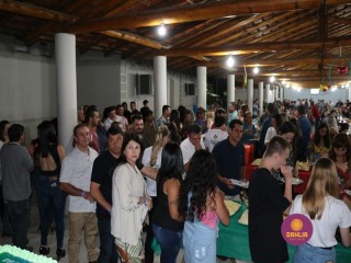 
<a style='margin-left: 5px;' class='btn btn-xs btn-social btn-facebook' href='https://www.facebook.com/sharer/sharer.php?u=https://boladovale.com.br/imgs/800-800-90/conteudo/fotos/1327/img0831.jpg' rel='popup' data-width='500' data-height='400'><i class='fa fa-facebook'></i>Compartilhar <span class='hidden-xs'>no Facebook</span>
</a> 
<a class='btn btn-default btn-xs' target='_blank' href='imgs/800-800-90/conteudo/fotos/1327/img0831.jpg'>
<span class='glyphicon glyphicon-cloud-download'></span> Salvar
</a> 
<span></span>