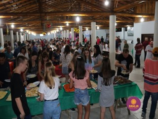 
<a style='margin-left: 5px;' class='btn btn-xs btn-social btn-facebook' href='https://www.facebook.com/sharer/sharer.php?u=https://boladovale.com.br/imgs/800-800-90/conteudo/fotos/1327/img0832.jpg' rel='popup' data-width='500' data-height='400'><i class='fa fa-facebook'></i>Compartilhar <span class='hidden-xs'>no Facebook</span>
</a> 
<a class='btn btn-default btn-xs' target='_blank' href='imgs/800-800-90/conteudo/fotos/1327/img0832.jpg'>
<span class='glyphicon glyphicon-cloud-download'></span> Salvar
</a> 
<span></span>