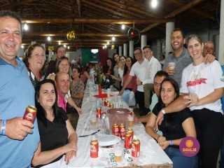
<a style='margin-left: 5px;' class='btn btn-xs btn-social btn-facebook' href='https://www.facebook.com/sharer/sharer.php?u=https://boladovale.com.br/imgs/800-800-90/conteudo/fotos/1327/img0844.jpg' rel='popup' data-width='500' data-height='400'><i class='fa fa-facebook'></i>Compartilhar <span class='hidden-xs'>no Facebook</span>
</a> 
<a class='btn btn-default btn-xs' target='_blank' href='imgs/800-800-90/conteudo/fotos/1327/img0844.jpg'>
<span class='glyphicon glyphicon-cloud-download'></span> Salvar
</a> 
<span></span>