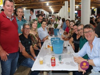 
<a style='margin-left: 5px;' class='btn btn-xs btn-social btn-facebook' href='https://www.facebook.com/sharer/sharer.php?u=https://boladovale.com.br/imgs/800-800-90/conteudo/fotos/1327/img0850.jpg' rel='popup' data-width='500' data-height='400'><i class='fa fa-facebook'></i>Compartilhar <span class='hidden-xs'>no Facebook</span>
</a> 
<a class='btn btn-default btn-xs' target='_blank' href='imgs/800-800-90/conteudo/fotos/1327/img0850.jpg'>
<span class='glyphicon glyphicon-cloud-download'></span> Salvar
</a> 
<span></span>