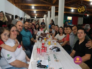 
<a style='margin-left: 5px;' class='btn btn-xs btn-social btn-facebook' href='https://www.facebook.com/sharer/sharer.php?u=https://boladovale.com.br/imgs/800-800-90/conteudo/fotos/1327/img0863.jpg' rel='popup' data-width='500' data-height='400'><i class='fa fa-facebook'></i>Compartilhar <span class='hidden-xs'>no Facebook</span>
</a> 
<a class='btn btn-default btn-xs' target='_blank' href='imgs/800-800-90/conteudo/fotos/1327/img0863.jpg'>
<span class='glyphicon glyphicon-cloud-download'></span> Salvar
</a> 
<span></span>