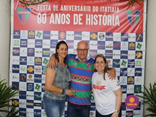 
<a style='margin-left: 5px;' class='btn btn-xs btn-social btn-facebook' href='https://www.facebook.com/sharer/sharer.php?u=https://boladovale.com.br/imgs/800-800-90/conteudo/fotos/1327/img0895.jpg' rel='popup' data-width='500' data-height='400'><i class='fa fa-facebook'></i>Compartilhar <span class='hidden-xs'>no Facebook</span>
</a> 
<a class='btn btn-default btn-xs' target='_blank' href='imgs/800-800-90/conteudo/fotos/1327/img0895.jpg'>
<span class='glyphicon glyphicon-cloud-download'></span> Salvar
</a> 
<span></span>
