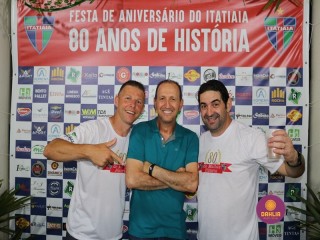 
<a style='margin-left: 5px;' class='btn btn-xs btn-social btn-facebook' href='https://www.facebook.com/sharer/sharer.php?u=https://boladovale.com.br/imgs/800-800-90/conteudo/fotos/1327/img0902.jpg' rel='popup' data-width='500' data-height='400'><i class='fa fa-facebook'></i>Compartilhar <span class='hidden-xs'>no Facebook</span>
</a> 
<a class='btn btn-default btn-xs' target='_blank' href='imgs/800-800-90/conteudo/fotos/1327/img0902.jpg'>
<span class='glyphicon glyphicon-cloud-download'></span> Salvar
</a> 
<span></span>