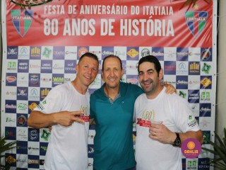
<a style='margin-left: 5px;' class='btn btn-xs btn-social btn-facebook' href='https://www.facebook.com/sharer/sharer.php?u=https://boladovale.com.br/imgs/800-800-90/conteudo/fotos/1327/img0905.jpg' rel='popup' data-width='500' data-height='400'><i class='fa fa-facebook'></i>Compartilhar <span class='hidden-xs'>no Facebook</span>
</a> 
<a class='btn btn-default btn-xs' target='_blank' href='imgs/800-800-90/conteudo/fotos/1327/img0905.jpg'>
<span class='glyphicon glyphicon-cloud-download'></span> Salvar
</a> 
<span></span>