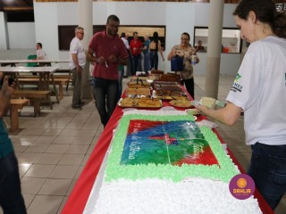
<a style='margin-left: 5px;' class='btn btn-xs btn-social btn-facebook' href='https://www.facebook.com/sharer/sharer.php?u=https://boladovale.com.br/imgs/800-800-90/conteudo/fotos/1327/img0913.jpg' rel='popup' data-width='500' data-height='400'><i class='fa fa-facebook'></i>Compartilhar <span class='hidden-xs'>no Facebook</span>
</a> 
<a class='btn btn-default btn-xs' target='_blank' href='imgs/800-800-90/conteudo/fotos/1327/img0913.jpg'>
<span class='glyphicon glyphicon-cloud-download'></span> Salvar
</a> 
<span></span>