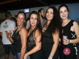 
<a style='margin-left: 5px;' class='btn btn-xs btn-social btn-facebook' href='https://www.facebook.com/sharer/sharer.php?u=https://boladovale.com.br/imgs/800-800-90/conteudo/fotos/1327/img0939.jpg' rel='popup' data-width='500' data-height='400'><i class='fa fa-facebook'></i>Compartilhar <span class='hidden-xs'>no Facebook</span>
</a> 
<a class='btn btn-default btn-xs' target='_blank' href='imgs/800-800-90/conteudo/fotos/1327/img0939.jpg'>
<span class='glyphicon glyphicon-cloud-download'></span> Salvar
</a> 
<span></span>