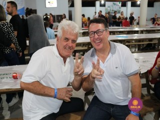 
<a style='margin-left: 5px;' class='btn btn-xs btn-social btn-facebook' href='https://www.facebook.com/sharer/sharer.php?u=https://boladovale.com.br/imgs/800-800-90/conteudo/fotos/1327/img0948.jpg' rel='popup' data-width='500' data-height='400'><i class='fa fa-facebook'></i>Compartilhar <span class='hidden-xs'>no Facebook</span>
</a> 
<a class='btn btn-default btn-xs' target='_blank' href='imgs/800-800-90/conteudo/fotos/1327/img0948.jpg'>
<span class='glyphicon glyphicon-cloud-download'></span> Salvar
</a> 
<span></span>