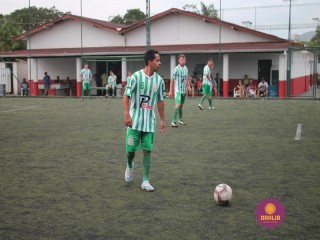 
<a style='margin-left: 5px;' class='btn btn-xs btn-social btn-facebook' href='https://www.facebook.com/sharer/sharer.php?u=https://boladovale.com.br/imgs/800-800-90/conteudo/fotos/1359/img8228.jpg' rel='popup' data-width='500' data-height='400'><i class='fa fa-facebook'></i>Compartilhar <span class='hidden-xs'>no Facebook</span>
</a> 
<a class='btn btn-default btn-xs' target='_blank' href='imgs/800-800-90/conteudo/fotos/1359/img8228.jpg'>
<span class='glyphicon glyphicon-cloud-download'></span> Salvar
</a> 
<span></span>