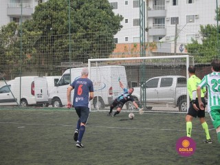 
<a style='margin-left: 5px;' class='btn btn-xs btn-social btn-facebook' href='https://www.facebook.com/sharer/sharer.php?u=https://boladovale.com.br/imgs/800-800-90/conteudo/fotos/1359/img8298.jpg' rel='popup' data-width='500' data-height='400'><i class='fa fa-facebook'></i>Compartilhar <span class='hidden-xs'>no Facebook</span>
</a> 
<a class='btn btn-default btn-xs' target='_blank' href='imgs/800-800-90/conteudo/fotos/1359/img8298.jpg'>
<span class='glyphicon glyphicon-cloud-download'></span> Salvar
</a> 
<span></span>