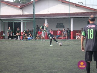 
<a style='margin-left: 5px;' class='btn btn-xs btn-social btn-facebook' href='https://www.facebook.com/sharer/sharer.php?u=https://boladovale.com.br/imgs/800-800-90/conteudo/fotos/1359/img8320.jpg' rel='popup' data-width='500' data-height='400'><i class='fa fa-facebook'></i>Compartilhar <span class='hidden-xs'>no Facebook</span>
</a> 
<a class='btn btn-default btn-xs' target='_blank' href='imgs/800-800-90/conteudo/fotos/1359/img8320.jpg'>
<span class='glyphicon glyphicon-cloud-download'></span> Salvar
</a> 
<span></span>