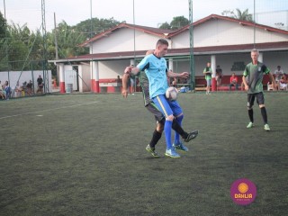 
<a style='margin-left: 5px;' class='btn btn-xs btn-social btn-facebook' href='https://www.facebook.com/sharer/sharer.php?u=https://boladovale.com.br/imgs/800-800-90/conteudo/fotos/1359/img8350.jpg' rel='popup' data-width='500' data-height='400'><i class='fa fa-facebook'></i>Compartilhar <span class='hidden-xs'>no Facebook</span>
</a> 
<a class='btn btn-default btn-xs' target='_blank' href='imgs/800-800-90/conteudo/fotos/1359/img8350.jpg'>
<span class='glyphicon glyphicon-cloud-download'></span> Salvar
</a> 
<span></span>