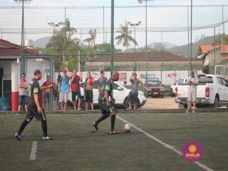
<a style='margin-left: 5px;' class='btn btn-xs btn-social btn-facebook' href='https://www.facebook.com/sharer/sharer.php?u=https://boladovale.com.br/imgs/800-800-90/conteudo/fotos/1359/img8355.jpg' rel='popup' data-width='500' data-height='400'><i class='fa fa-facebook'></i>Compartilhar <span class='hidden-xs'>no Facebook</span>
</a> 
<a class='btn btn-default btn-xs' target='_blank' href='imgs/800-800-90/conteudo/fotos/1359/img8355.jpg'>
<span class='glyphicon glyphicon-cloud-download'></span> Salvar
</a> 
<span></span>