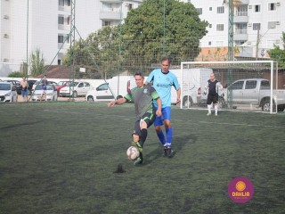 
<a style='margin-left: 5px;' class='btn btn-xs btn-social btn-facebook' href='https://www.facebook.com/sharer/sharer.php?u=https://boladovale.com.br/imgs/800-800-90/conteudo/fotos/1359/img8364.jpg' rel='popup' data-width='500' data-height='400'><i class='fa fa-facebook'></i>Compartilhar <span class='hidden-xs'>no Facebook</span>
</a> 
<a class='btn btn-default btn-xs' target='_blank' href='imgs/800-800-90/conteudo/fotos/1359/img8364.jpg'>
<span class='glyphicon glyphicon-cloud-download'></span> Salvar
</a> 
<span></span>