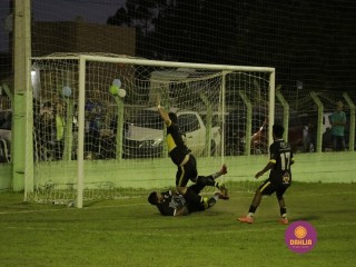 
<a style='margin-left: 5px;' class='btn btn-xs btn-social btn-facebook' href='https://www.facebook.com/sharer/sharer.php?u=https://boladovale.com.br/imgs/800-800-90/conteudo/fotos/1360/mg9383.jpg' rel='popup' data-width='500' data-height='400'><i class='fa fa-facebook'></i>Compartilhar <span class='hidden-xs'>no Facebook</span>
</a> 
<a class='btn btn-default btn-xs' target='_blank' href='imgs/800-800-90/conteudo/fotos/1360/mg9383.jpg'>
<span class='glyphicon glyphicon-cloud-download'></span> Salvar
</a> 
<span></span>