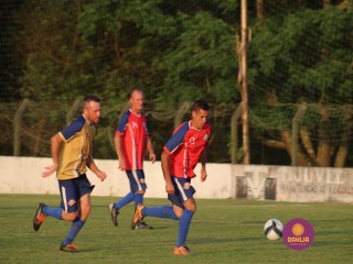 
<a style='margin-left: 5px;' class='btn btn-xs btn-social btn-facebook' href='https://www.facebook.com/sharer/sharer.php?u=https://boladovale.com.br/imgs/800-800-90/conteudo/fotos/1361/img8576.jpg' rel='popup' data-width='500' data-height='400'><i class='fa fa-facebook'></i>Compartilhar <span class='hidden-xs'>no Facebook</span>
</a> 
<a class='btn btn-default btn-xs' target='_blank' href='imgs/800-800-90/conteudo/fotos/1361/img8576.jpg'>
<span class='glyphicon glyphicon-cloud-download'></span> Salvar
</a> 
<span></span>