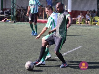 
<a style='margin-left: 5px;' class='btn btn-xs btn-social btn-facebook' href='https://www.facebook.com/sharer/sharer.php?u=https://boladovale.com.br/imgs/800-800-90/conteudo/fotos/1365/img9727.jpg' rel='popup' data-width='500' data-height='400'><i class='fa fa-facebook'></i>Compartilhar <span class='hidden-xs'>no Facebook</span>
</a> 
<a class='btn btn-default btn-xs' target='_blank' href='imgs/800-800-90/conteudo/fotos/1365/img9727.jpg'>
<span class='glyphicon glyphicon-cloud-download'></span> Salvar
</a> 
<span></span>